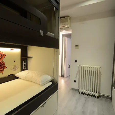 巴塞罗那菲力旅馆 *