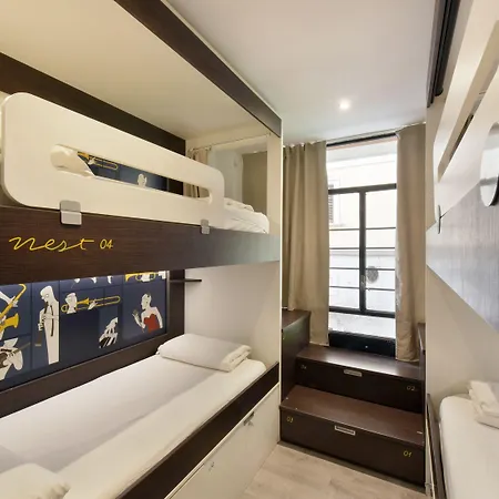 فري هوستلز بيت شباب برشلونة