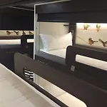 فري هوستلز *